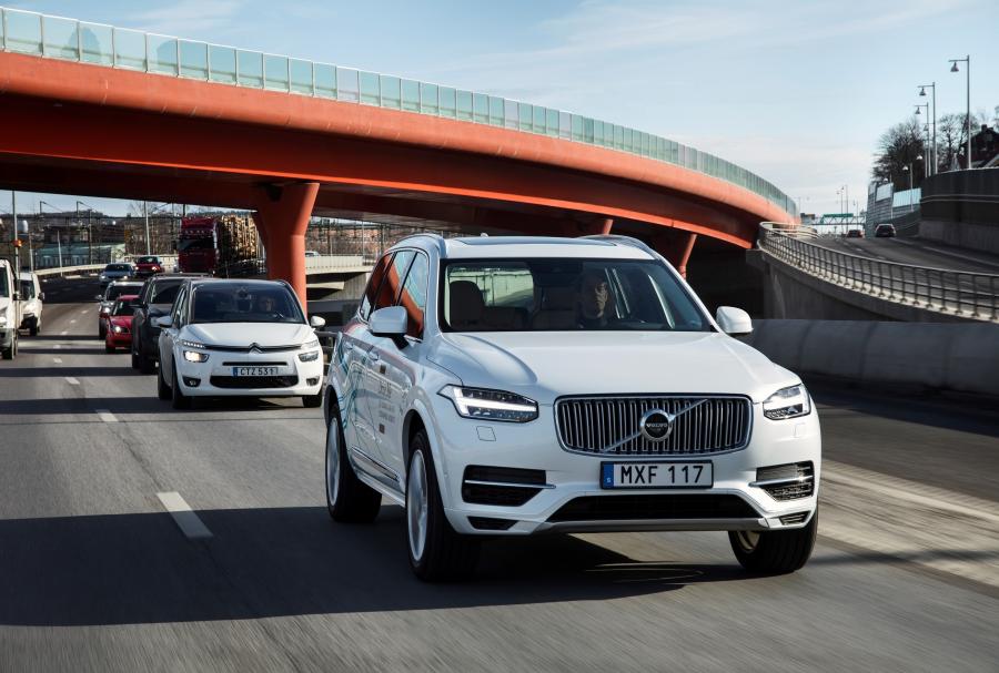  Volvo XC90 Drive Me Test Car 2017 года  (фото 6 из 10)
